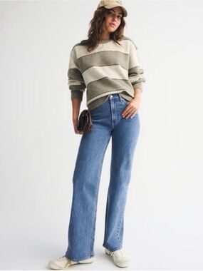 Abercrombie High Rise 90s Straight Jean in Medium